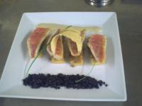 Fin sabl� de rougets aux oignons confits, sauce yaourt � l'anchois