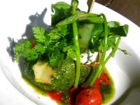 Courgette ronde farcie au ch�vre bio, confiture de tomate et sauce au basilic (recette sans gluten)