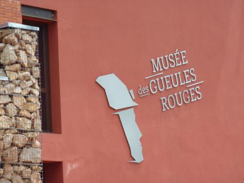 Photo 1 - TOURVES : le Musée des Gueules Rouges 