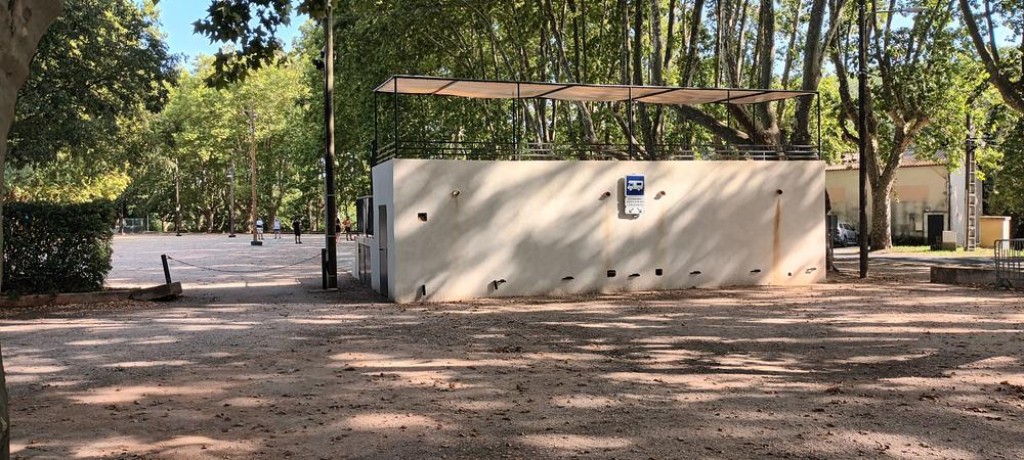Place des Platanes - Aire de stationnement