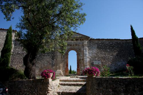 Photo 2 - PONTEVES : le  village perché et les vestiges de son château