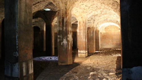 SAINT MARTIN DE PALLIERES : Une cathédrale souterraine