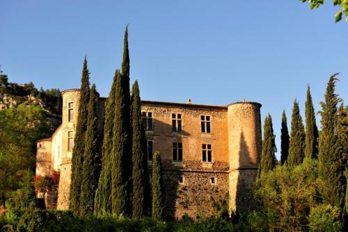 VINS SUR CARAMY : Visite guidée du Château pour les mal ou non voyants